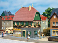 015-12347 - Wohnhaus mit Laden (TT & H0)